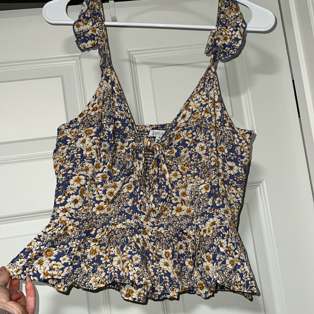 Dressy floral tank top from Patrons of Peace. Size Medium